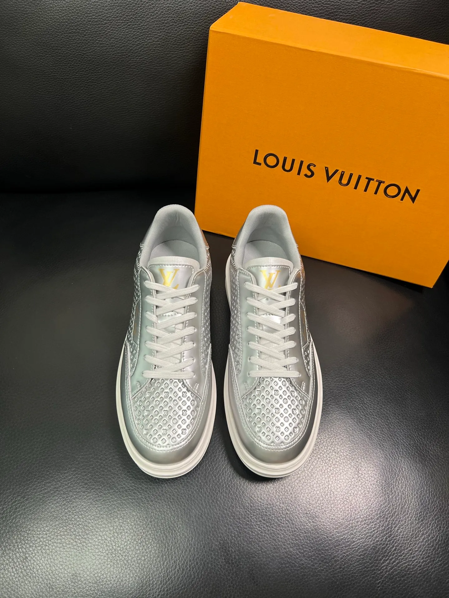 Men's shoes 💰740 Lv high quality top crafts Louis Vuitton sports shoes counter synchronized with original factory configuration, uppers imported from Italy, high-quality splicing colorful complex crafts, imported mesh pads soft and comfortable, soles: original soles specially provided by the original factory, T men's shoes 💰U exclusive movable molded soles super comfortable, original factory and single goods, welcome to compare, code number 38-44 (customized 45) 85867